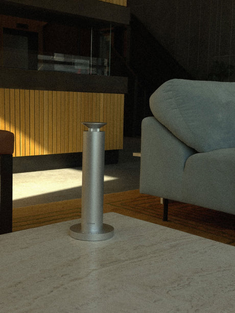 Waterless diffuser in a warm living room with a sofa and lamp light
